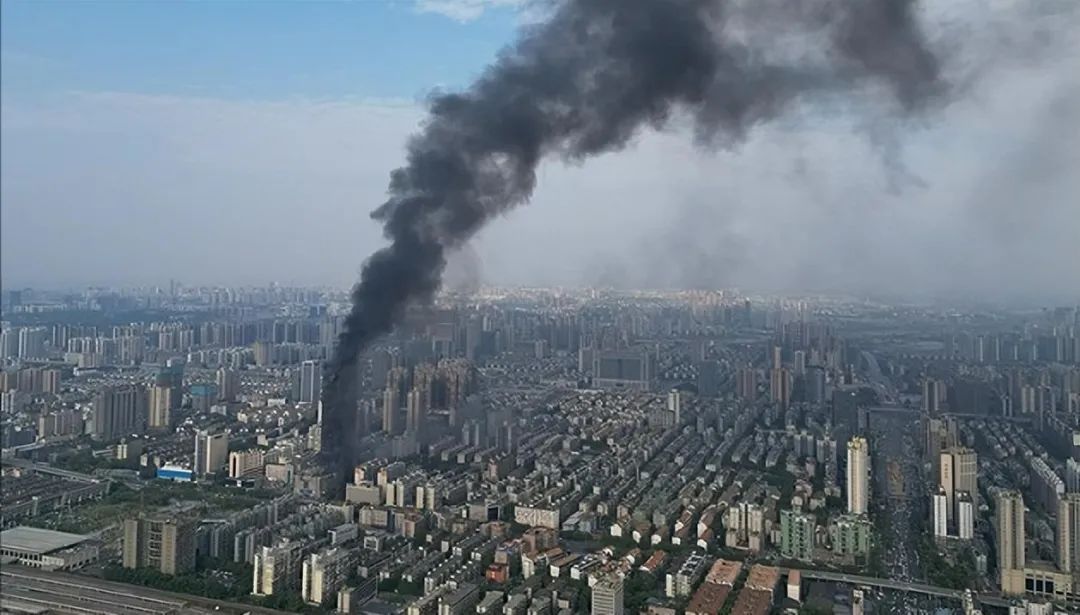 長(zhǎng)沙電信大樓起火，消防隱患出自墻體保溫材料